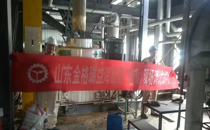 稻殼顆粒機生產(chan) 線在現場調試成功