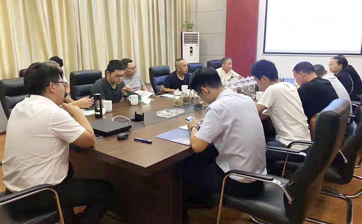 星空体育彩票官网銷售代表對考察團進行方案講解