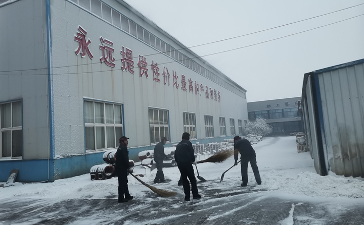寒風中，雪地裏，他們(men) 的身影多麽(me) 美麗(li) .jpg