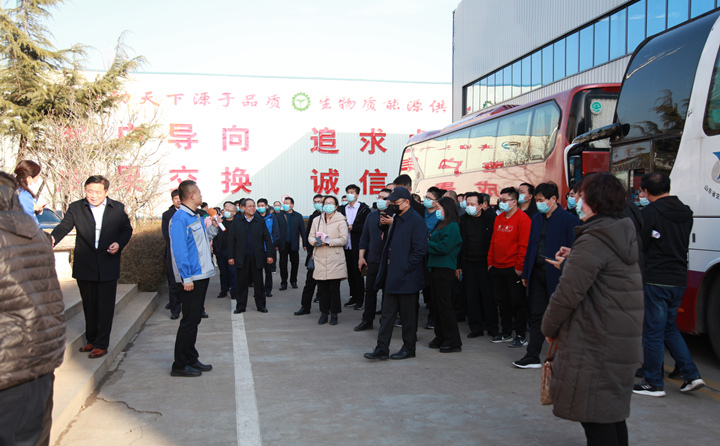 納稅百強工業(ye) 企業(ye) 負責人到山東(dong) 居邦源集團視察.JPG