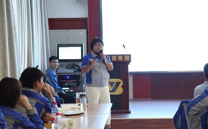 營銷總監李娟為(wei) 大家做豐(feng) 富多彩的營銷業(ye) 務工作培訓.JPG