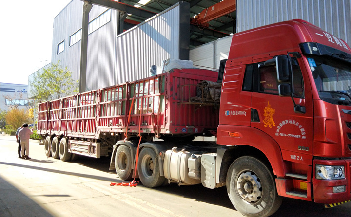 2台木屑製粒機.jpg
