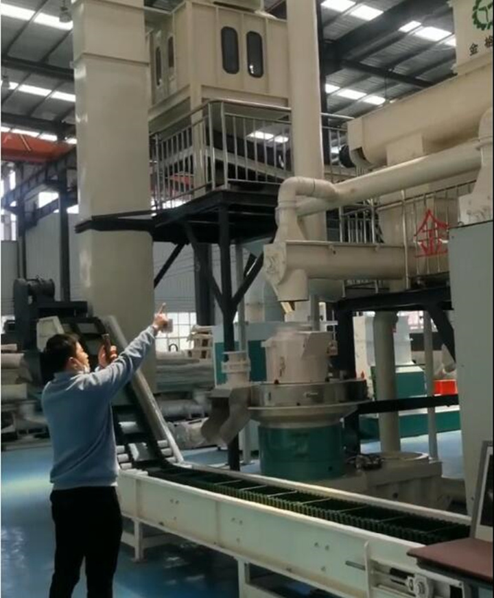 木屑造粒機生產(chan) 線展示現場.jpg