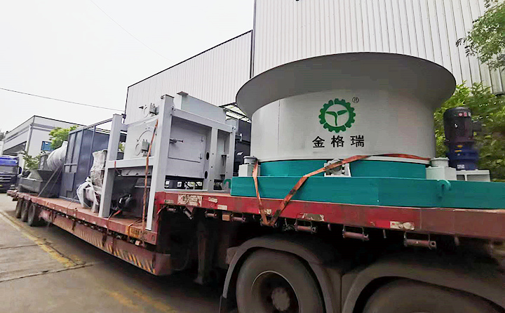 發往西藏的木屑製粒機生產(chan) 線今日已按要求及時發出.jpg